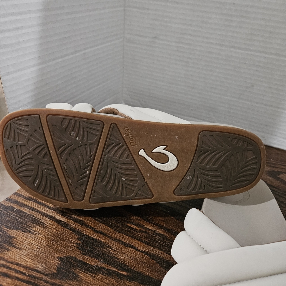 Olukai Slides Womens Size 8. Worn Once Outside. (Bin21) - Picture 7 of 9